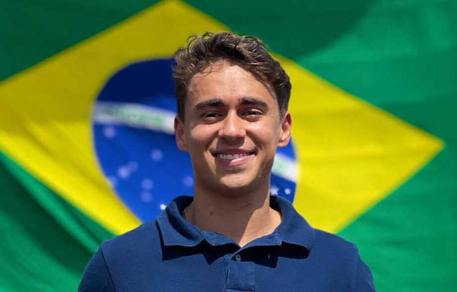 Nikolas Ferreira lança curso de inglês para cristãos