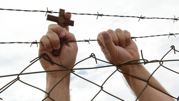 Cristãos Sofrem Perseguição Intensa em Diversas Regiões do Mundo