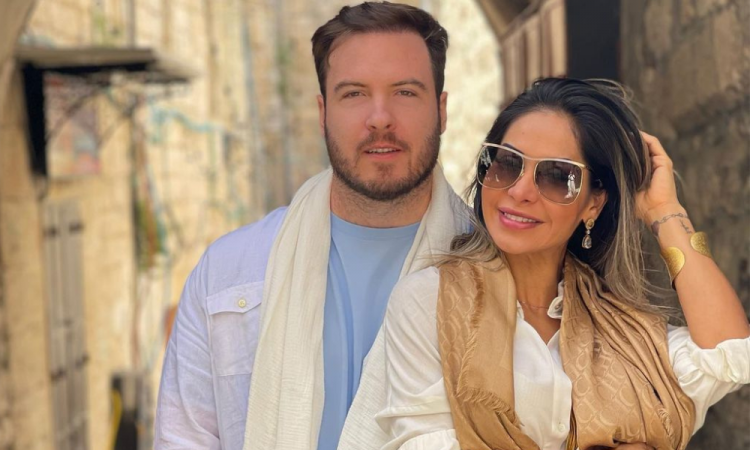 Influenciadora Maíra Cardi gera polêmica ao enterrar bíblias pela casa
