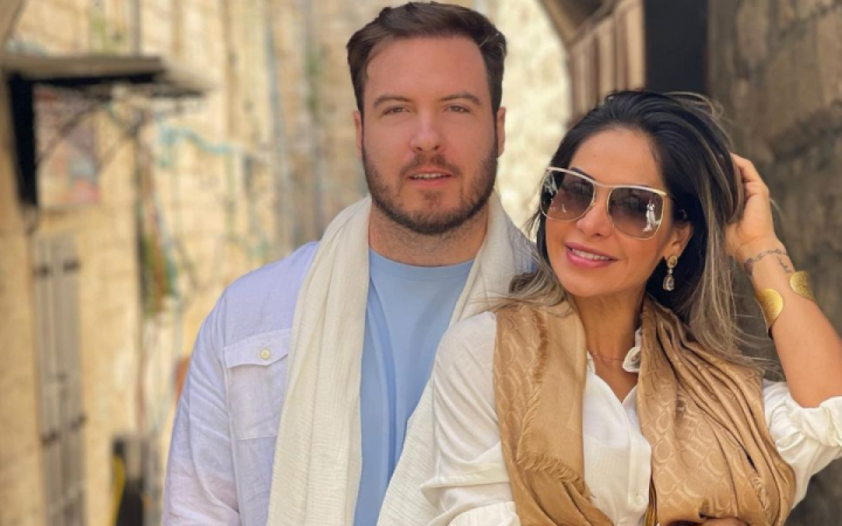 Influenciadora Maíra Cardi gera polêmica ao enterrar bíblias pela casa